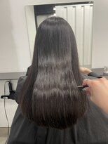 ココ 本八幡(KOKO)&nbsp;黒髪クラゲヘアーオリーブグレー小顔ココアベージュロングヘア