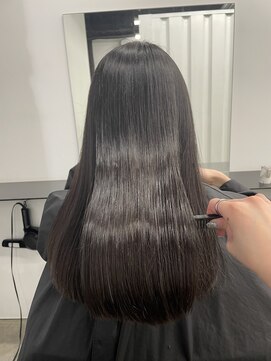 ココ 本八幡(KOKO) 黒髪クラゲヘアーオリーブグレー小顔ココアベージュロングヘア