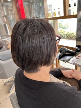 スタジオ アルファプラス 日暮里店(studio α+) ステップボーンカットカットボブショートハイライト白髪ぼかし