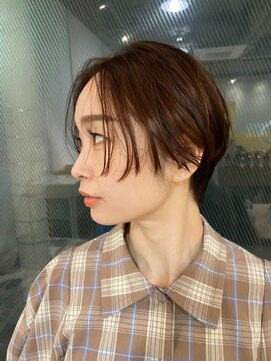 イロ(IRO) ショートブラウン