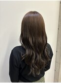 ゆるふわコテ巻きロングヘアオリーブグレージュ艶カラー