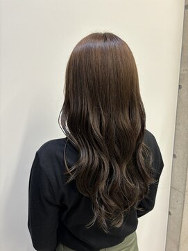 アチーブリス(achieve Liss) ゆるふわコテ巻きロングヘアオリーブグレージュ艶カラー