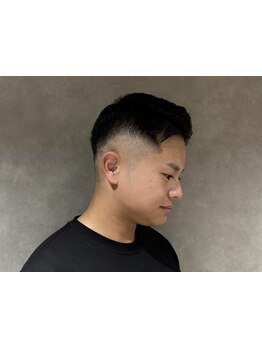 理容室ならではのシェービングで清潔感のある爽やかな印象に！理容室ならではのスタイルで大人の男を演出！