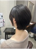 丸みシルエットが可愛い、大人ショートボブ