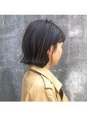 暗めアッシュベージュ × 外ハネボブ