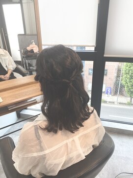 アシュア(Asure) ハーフアップ