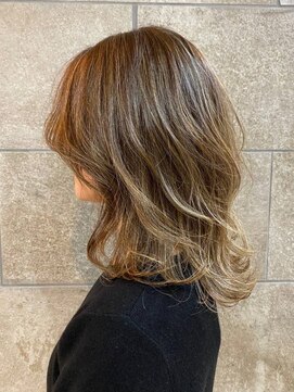 ディスコネクト(DISCO-N-NECT) 脱白髪染め　白髪ぼかしハイライト　ベージュカラー