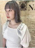 シースルー前髪ハイトーンカラーミディアムボブ