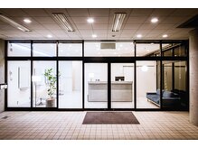 スアビス(Suavis)の雰囲気（ガラス張りの店内は白基調の大人女性が寛げるプライベート空間。）