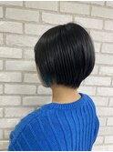 イヤリングブルー×ショートボブ