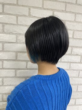 アッシュ 稲田堤店(Ash) イヤリングブルー×ショートボブ