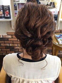 アスク美容室(ask)の写真/【SAGAアリーナ約徒歩10分】結婚式やイベント等特別な日はお任せ☆特別な１日を彩る崩れにくいヘアセット◎