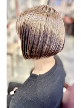 サーティエイト(38) ショートボブ/マットグレージュ/白髪ぼかし/髪質改善/40代/