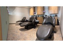 ヘアーサロンアンドビューティー ロア(Hair salon&Beauty LOA)の雰囲気（フルフラットのシャンプー台でリラックス…♪）