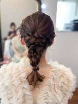 コマリ(comari)&nbsp;セミロングの編み下ろしスタイル