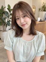 ラナ(LaNA)&nbsp;透け前髪と外ハネで軽やかなブラウンミディ