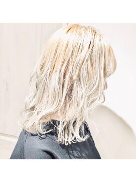 アルーシェ 平井(Alushe) ＼憧れホワイト／『Ａｌｕｓｈｅ平井』