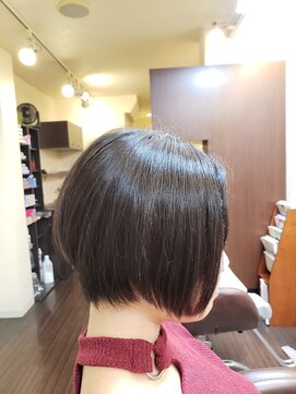 ヘアメイク ビス(Hair Make Bis.) 前下がりショートスタイル
