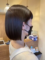 サロンドカスティーロ(salon de castillo)&nbsp;黒髪暗髪ストレートツヤ髪ボブ大人可愛い耳掛けスタイル