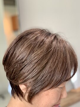 アンヒュッテ(ANHUTTE) 白髪ぼかしハイライト/シアーベージュ