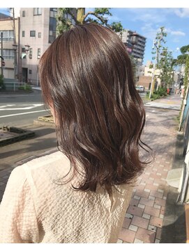 ヘアデザイン ソラ(Sola) マロンガーリーベージュカラー×外ハネウェーブミディ