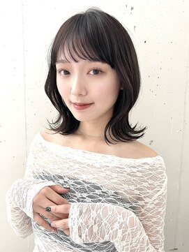 ビーチ(BEACH) 外ハネミディアム透け感グレージュヘア