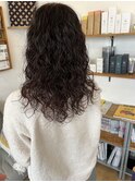 スパイラルパーマのロングヘア