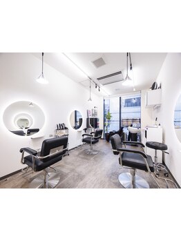 高い技術で、理想のスタイルを実現する'Men's Salon BLES'ゆったりとした時間をお過ごしください。