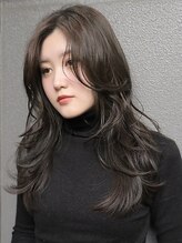 ロティー(loty) レイヤー 顔周りカット 前髪 小顔 オリーブグレー 透明感カラー