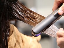 1秒間に数万回の超音波振動でトリートメント成分を細かく分解し髪内部まで浸透させる超音波トリートメント*