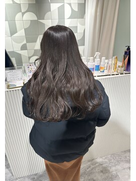 ラベスト キョウト(LOVEST) かたく見えすぎない明るさのグレージュ