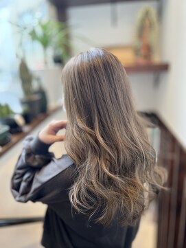 サーティーン(THIRTEEN) veganカラーで細かくハイライトロング(30代)