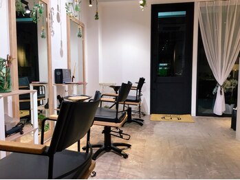 ユニ ヘアー(uni hair)の写真/一人のスタイリストが仕上げまで全て担当！完全プライベートサロンで、お悩みも相談しやすい◎