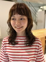 ケイトテイラー(KATETAYLOR)&nbsp;ミディアムレイヤーパーマオン眉