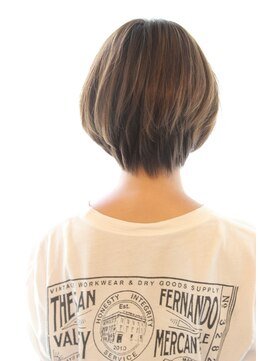 レウナ 外苑前(Reuna) ３０代・４０代に人気シルエットが綺麗なショートスタイル