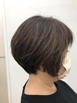 アメリ(Ameri) -Ameri-ショートボブ　×   白髪ぼかしハイライト