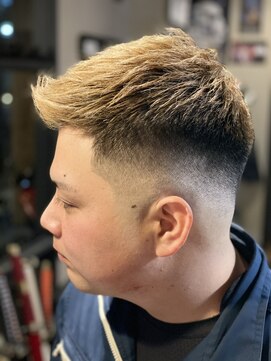 バーバー スタジオ ラフテル(Barber Studio RAFTEL) フェザーアップスタイル