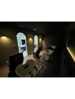 こだわりのリラックス空間＆シャンプー台で極上のヘッドスパ☆日々の疲れもスッキリ!贅沢なSalonTimeを…♪