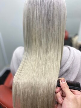 カリーナ(CARINA) ホワイトカラー/シルバーホワイト