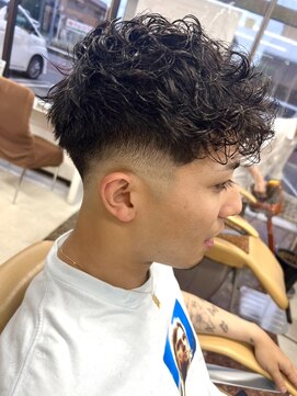 ヘアサロンナンバーワンクラブ上和田本店 スキンフェード×スペインカール