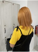 ハイトーンオレンジカラー外ハネウルフレイヤーカット