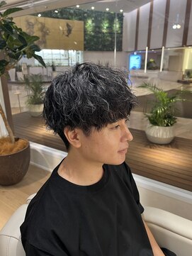 ウノプリールヴァモス(unopulir Vamos) 大人黒髪メンズヘアツイストスパイラルパーマ前下がり