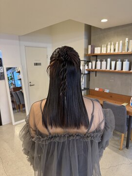 ロカリタ キョウト 四条大宮店(ROCAReTA kyoto) タイトなハーフアップ