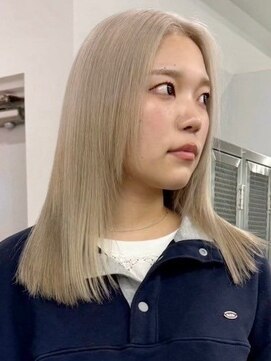 ウィコ 新宿(WICO) ホワイトベージュ[新宿駅/ボブウルフ/ダブルカラー/小顔]