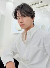 リヴ オオサカ(LIV OSAKA) フェザーショートフェザーパーマセンターパート毛流れニュアンス