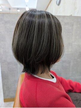 イル(iru) 白髪をデザインに♪グレージュハイライト