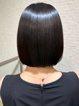 ビューティシモ 所沢(Beautissimo) 縮毛矯正 ストレートヘア ミニボブ 艶髪ショートヘア 黒髪