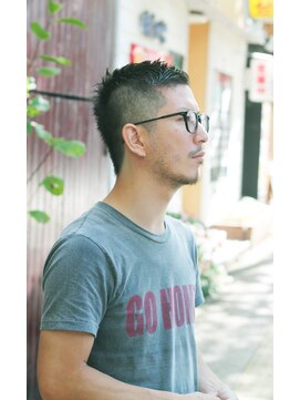 ココアール けやき通り(COCO.R) 眼鏡の男