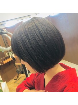 リップス ヘアー(Lips hair) 丸みのあるショートボブスタイル