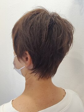 タエビスアリッサム(Taebis Alyssum) 大人ショート(グレージュ、明るめカラー、カジュアルショート)